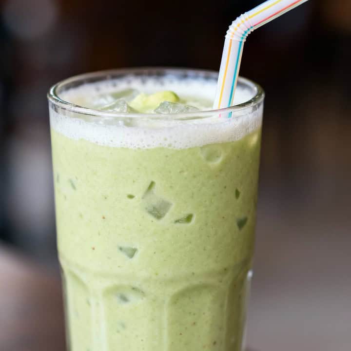 Vietnamese Avocado Smoothie: A Creamy Tropical Delight 3 Vietnamese avocado smoothie